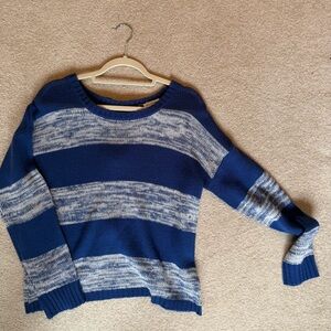 Blu Pepper Sweater with Bow Detail Size M EUC